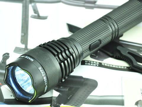1106型鈦合金電擊器