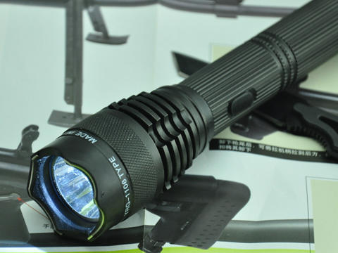 1106型鈦合金電擊器
